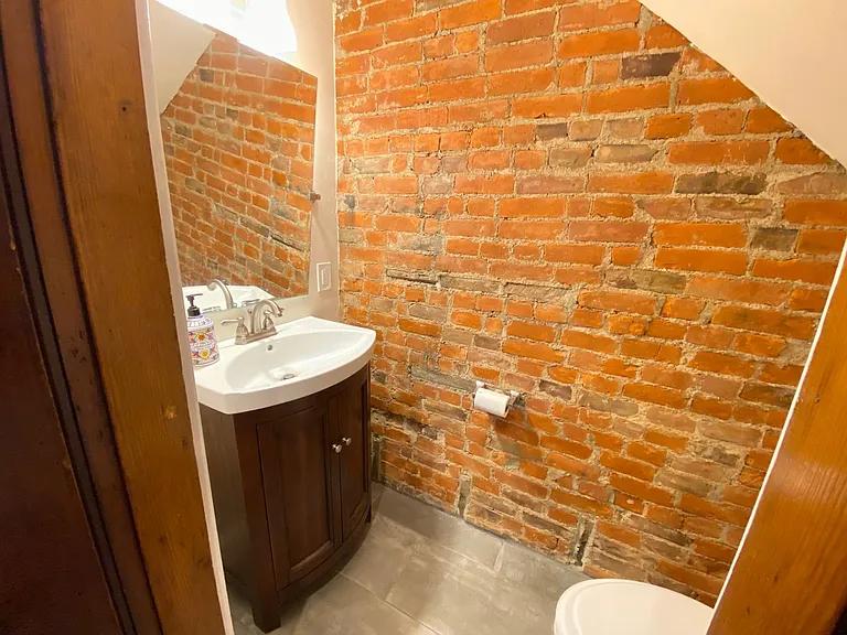 Hunter Ave 1045-1047 GW2 — Photo 13