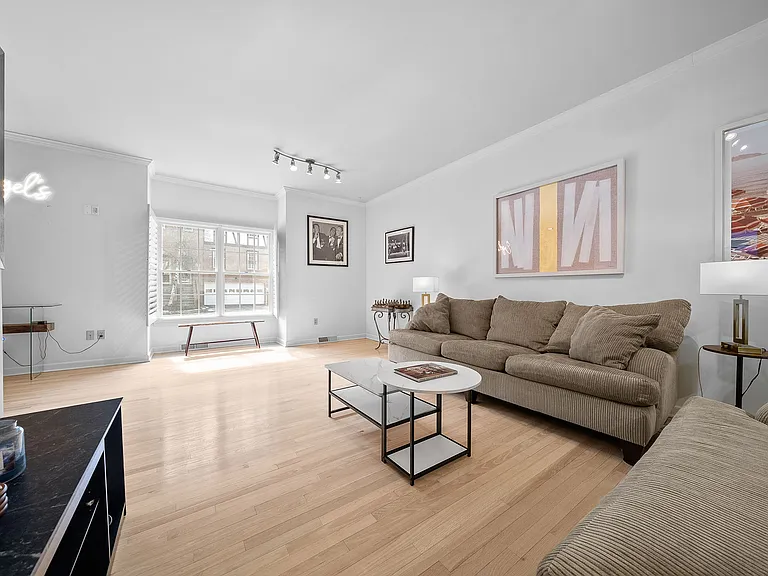 302 Kingsberry Cir — Photo 5