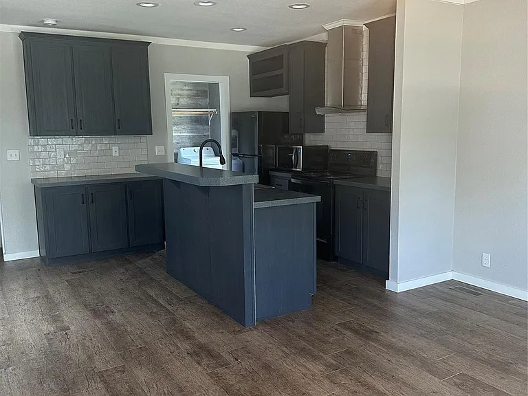 21509 W Hammond Dr — Photo 3