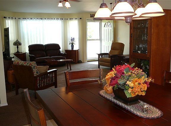 5th image of 527 W Woodbury Dr