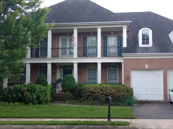 3848 Farr Oak Cir, Fairfax, VA 22030