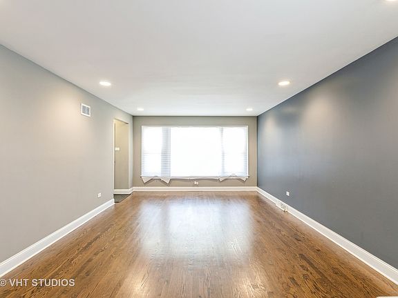 3rd image of 14432 Blackstone Ave