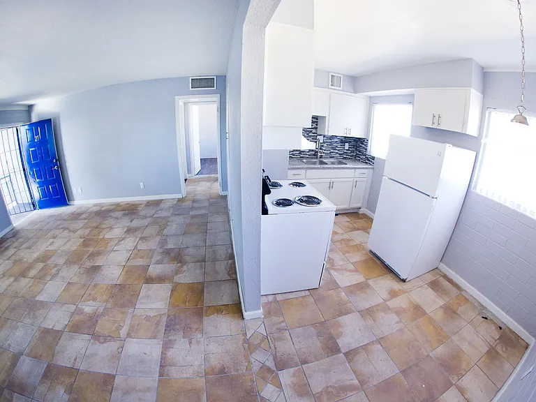 2575 Sherwood St — Photo 1