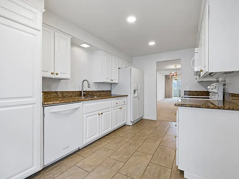 190 Arroyo Ter #203 — Photo 4