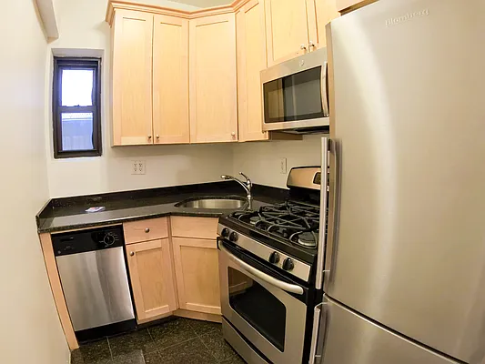 Rented by Urban Real Estate Inc | media 4