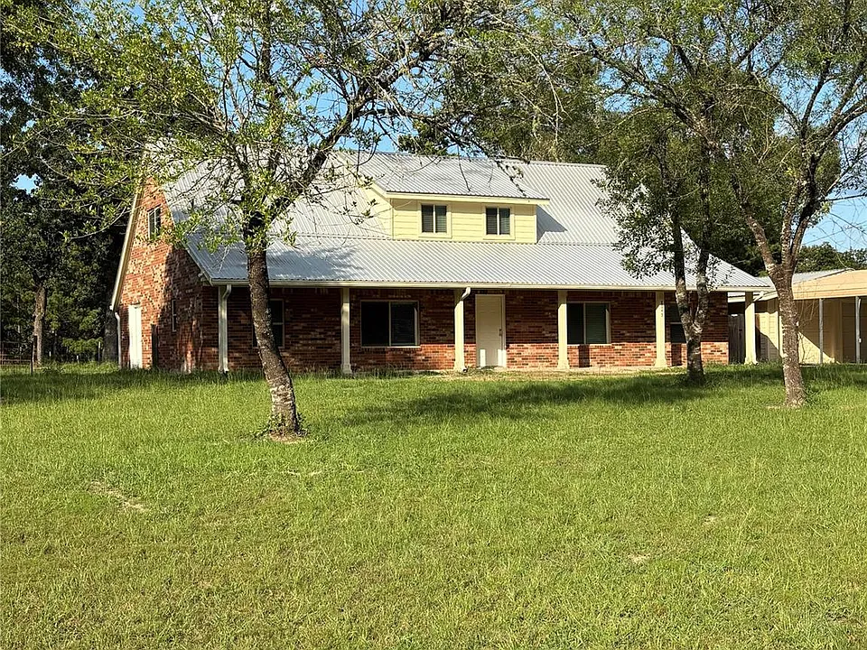 8049 Forest Hills Dr
