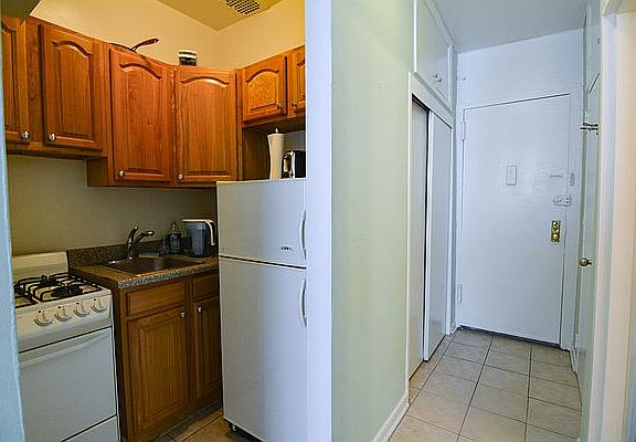 5th image of 326 Columbus Ave APT 3E