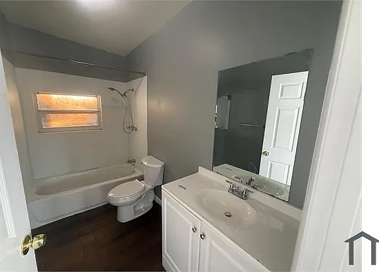 836 Martin L King Jr Ave — Photo 5