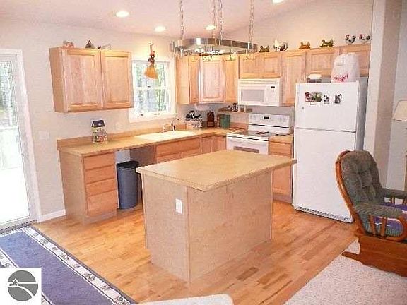 5th image of 19980 W Pine Woods Dr