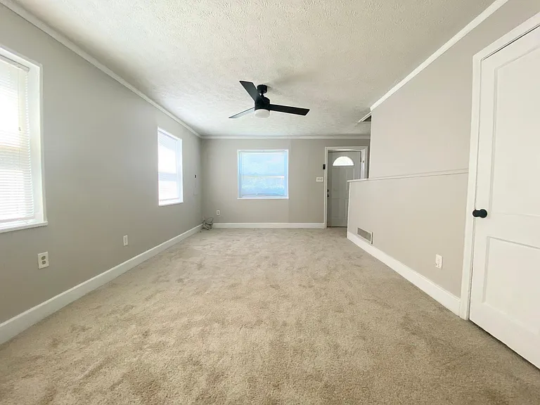 2304 Glendale Ter #2304 — Photo 5