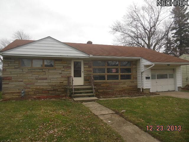 1st image of 135 Roosevelt Ave
