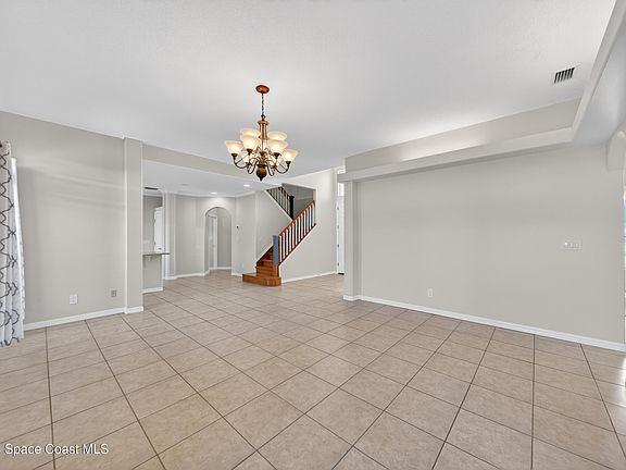 3rd image of 914 Sierra Pl NE