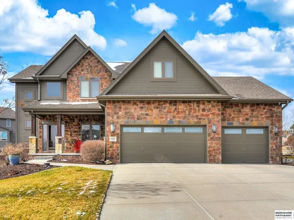 10302 Emiline St, La Vista, NE 68128