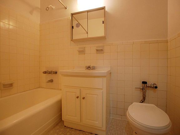 5th image of 1011 Nameoke St APT 6J