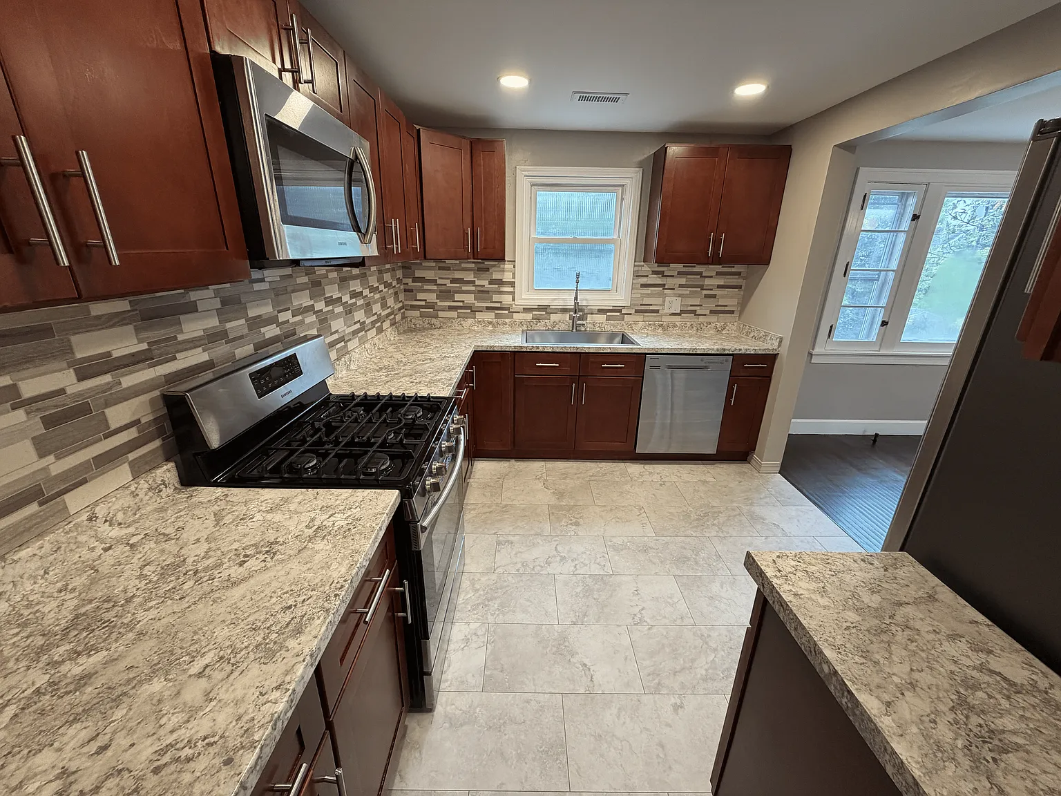 2 bed, 1000 sqft, $1,500 — Photo 4