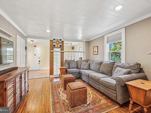 4th image of 68 Garrett Ave