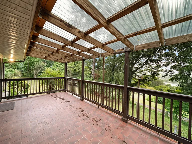 162 Osborne St — Photo 24