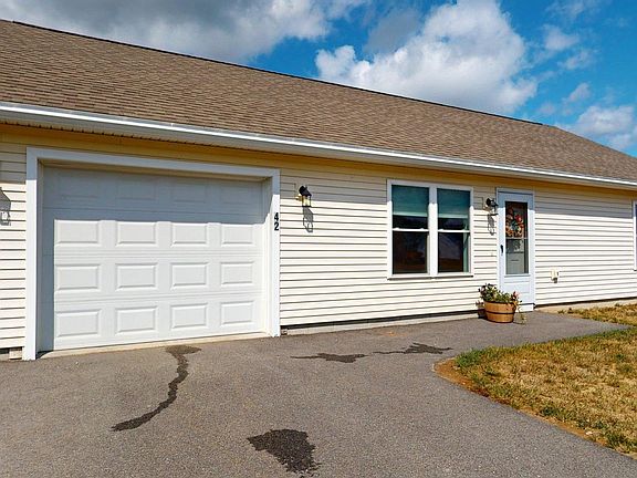 2nd image of 42 Stearns Farm Road