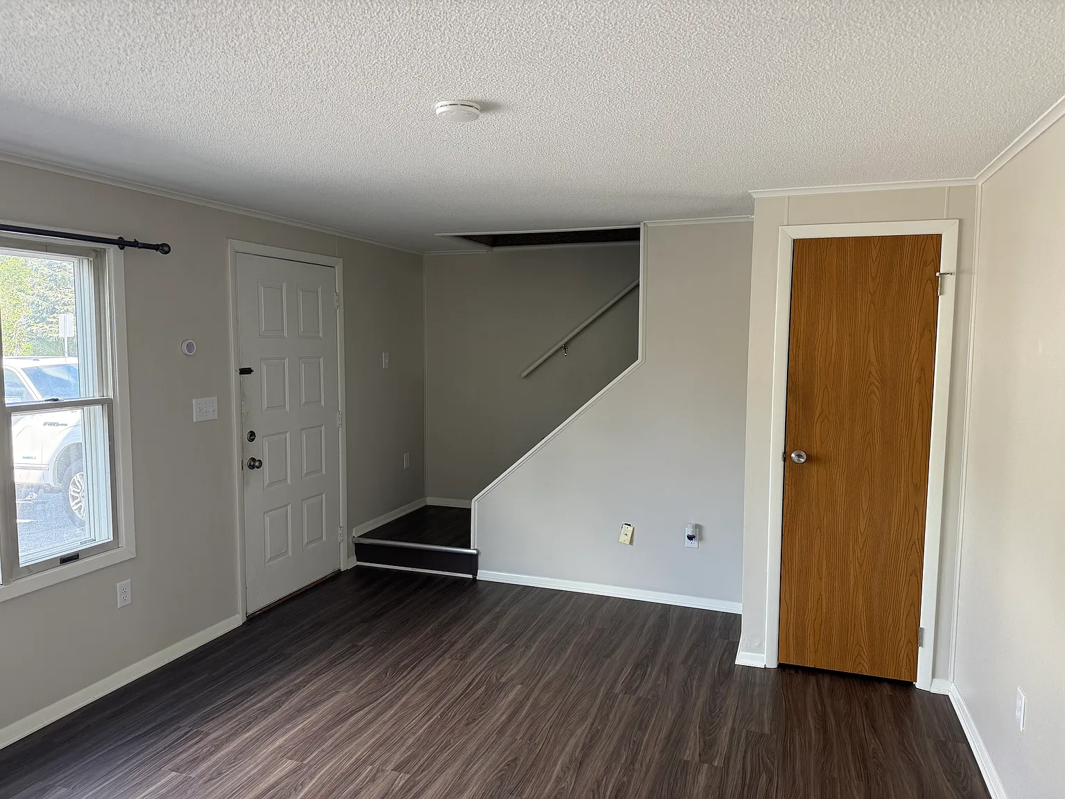 2 bed, 1.5 bath, 1050 sqft, $1,300 — Photo 2