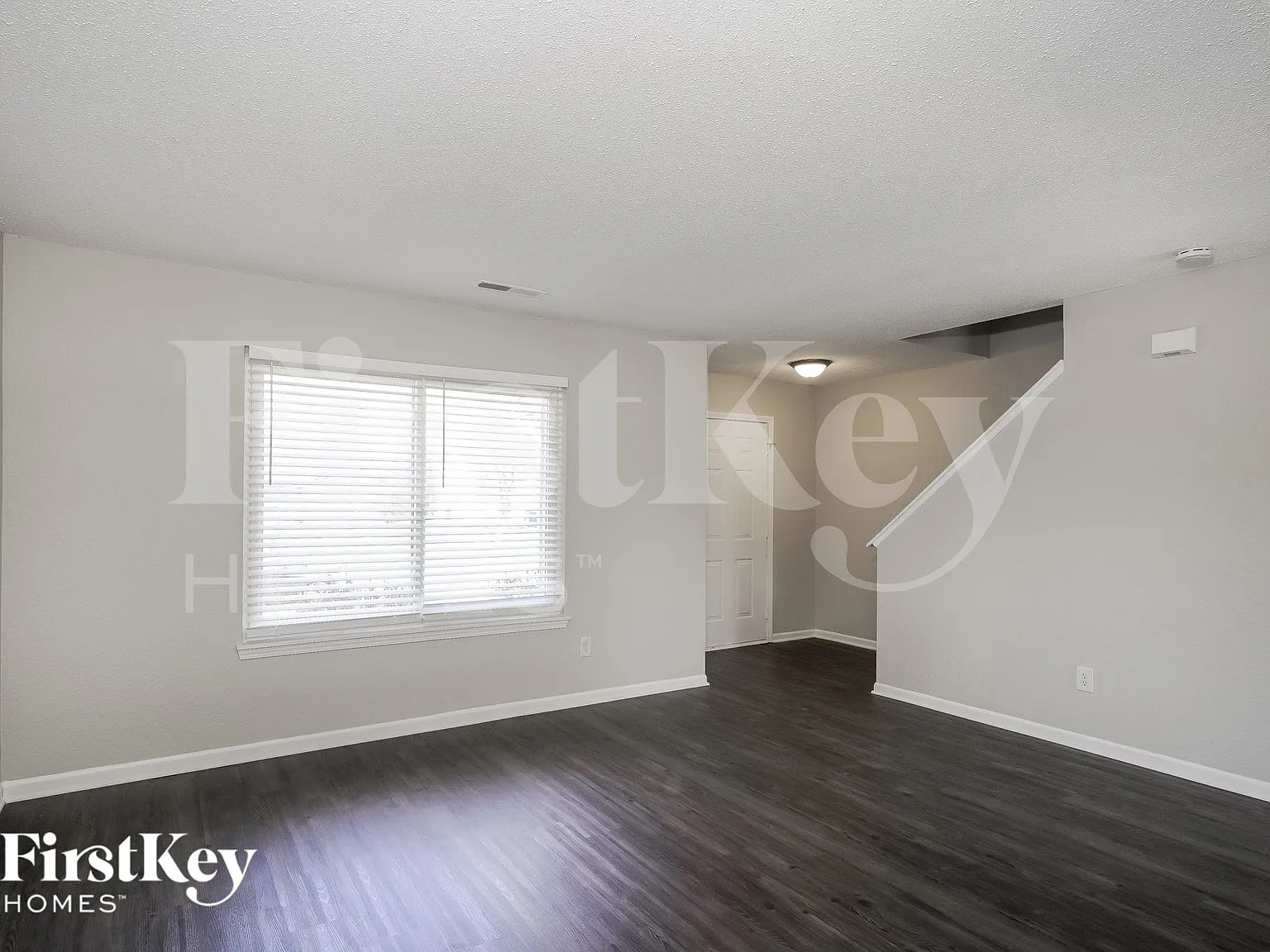 4 bed, 2.5 bath, 2522 sqft, $2,370 — Photo 3