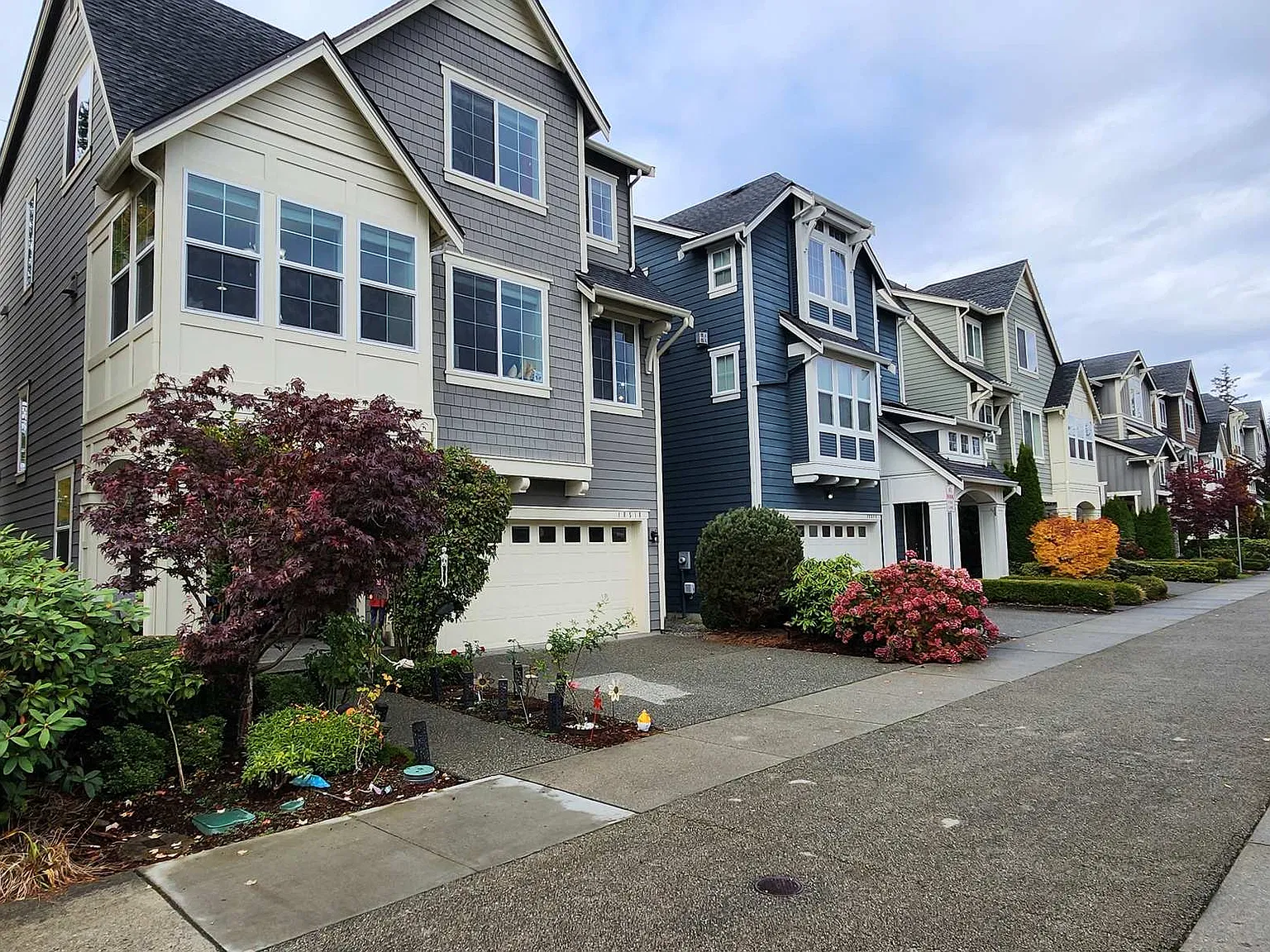 4 bed, 3.5 bath, 2396 sqft, $3,950 — Photo 2