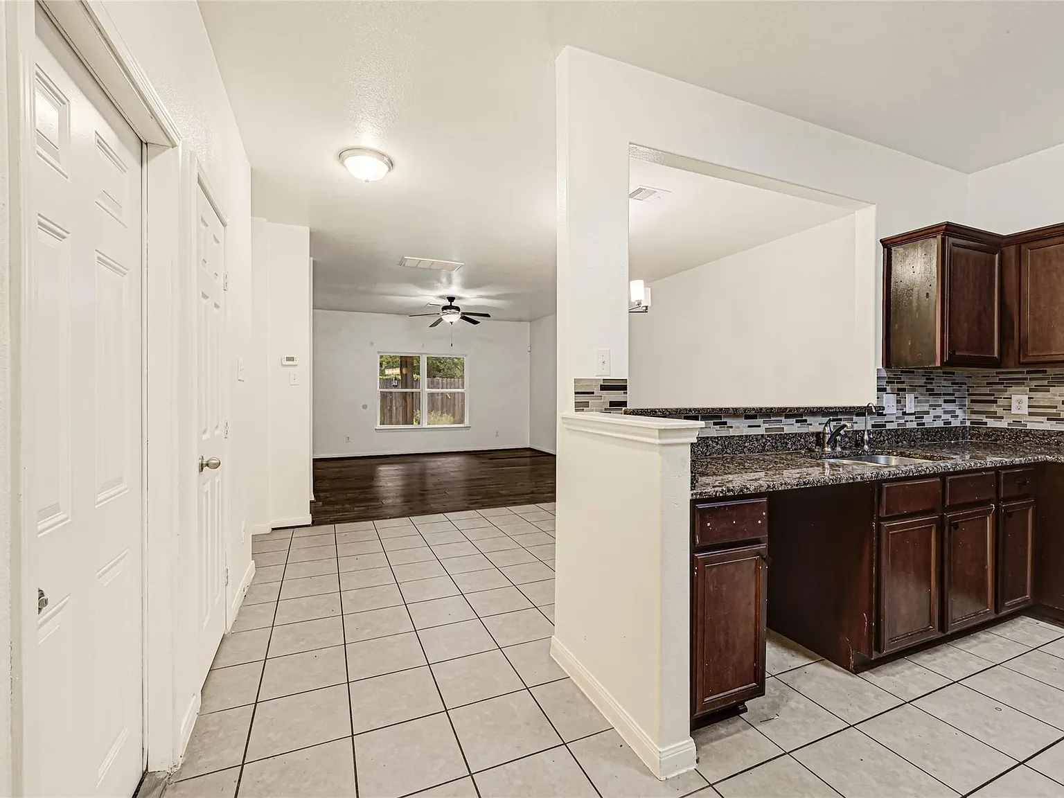 5 bed, 2.5 bath, 2677 sqft, $2,400 — Photo 3