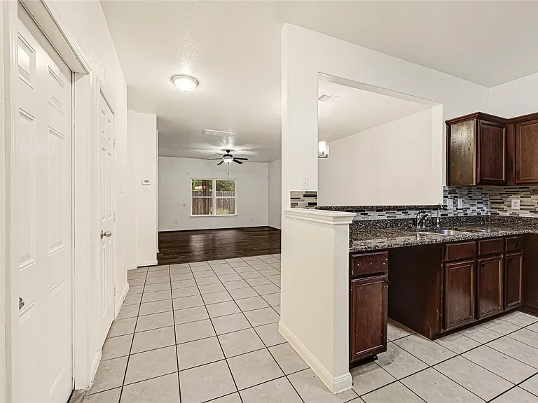 8843 Leclaire Meadow Dr — Photo 3