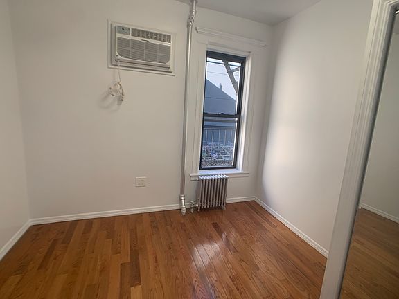 5th image of 548 Driggs Ave #4