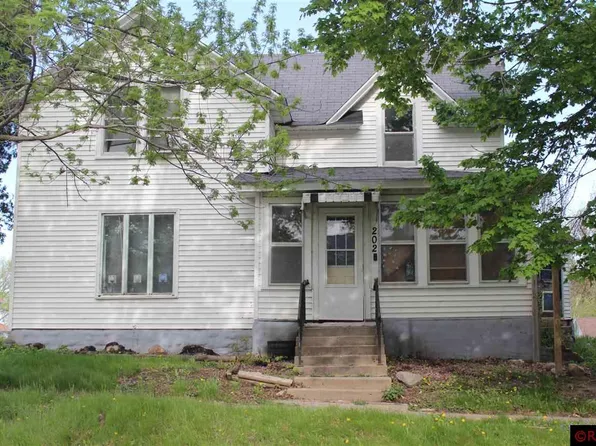 202 S Henry St, Elmore, MN 56027