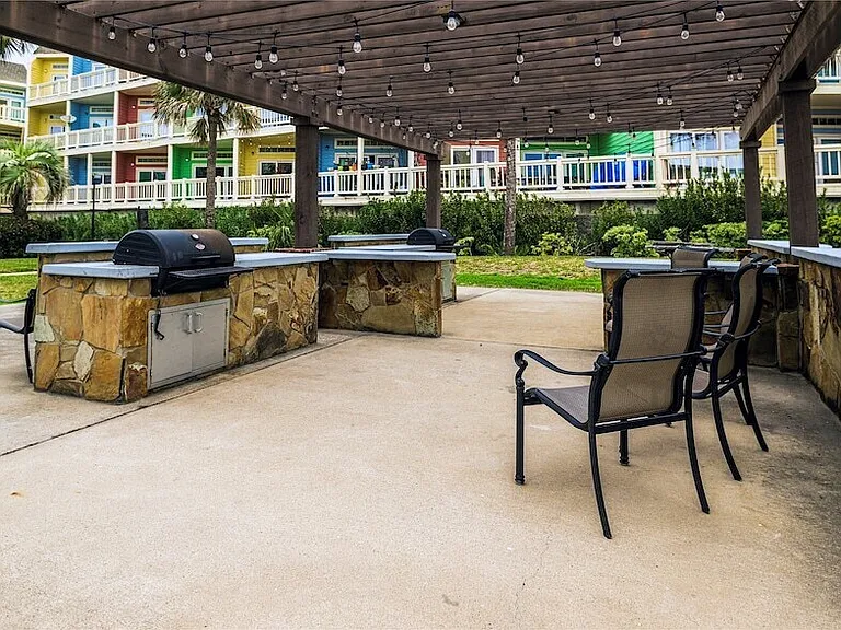 The Oceanfront Galveston Apartments — Photo 83