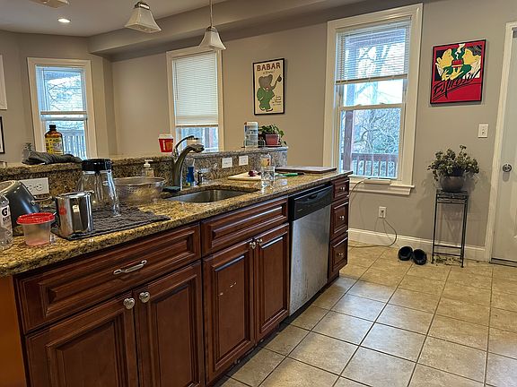 5th image of 39 Calumet St APT 1