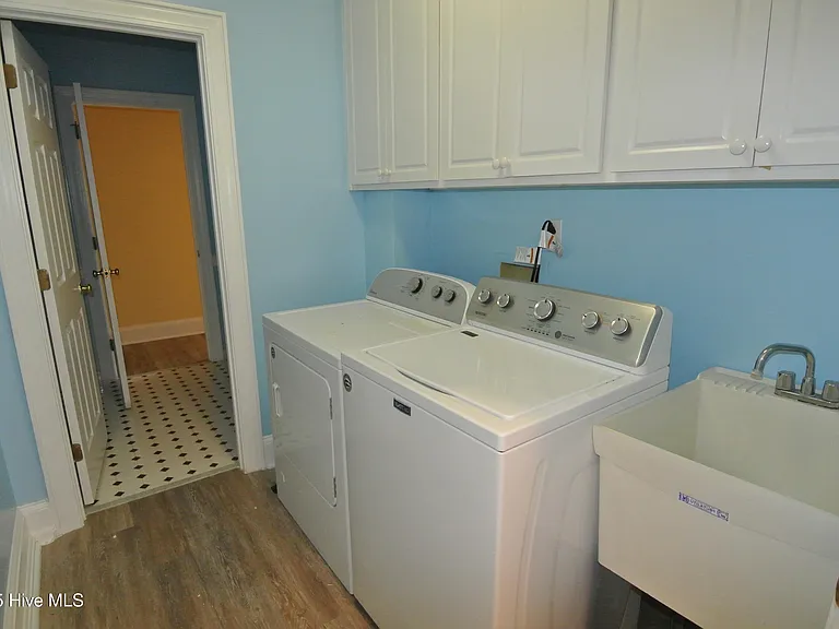 1113 Devonshire Dr — Photo 10