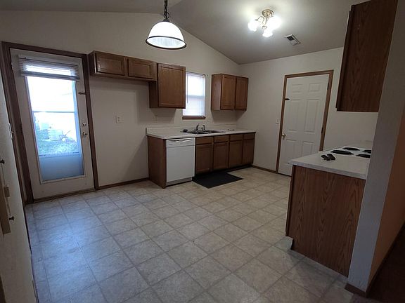 3rd image of 907 Cedar Point Cir