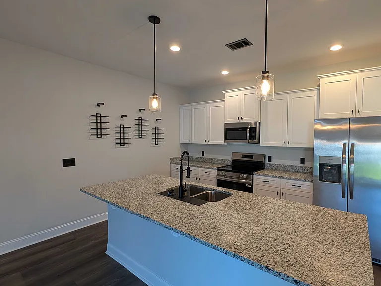 453 Governor Treutlen Cir — Photo 2