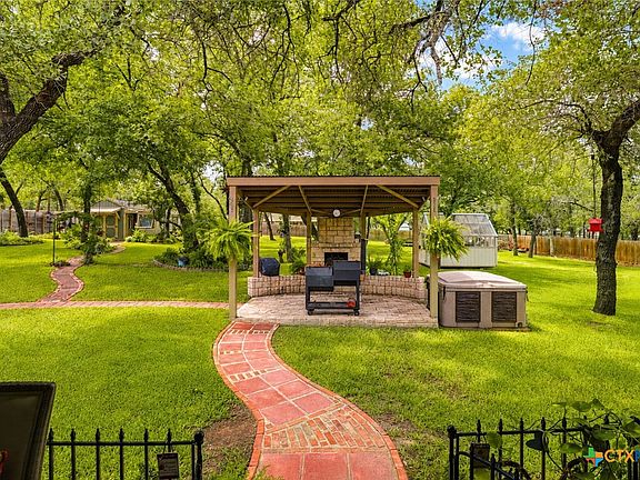 3rd image of 300 Cibolo Ridge Dr