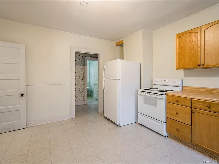 212 S Highland St — Photo 8