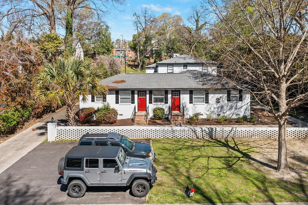 Building Photo - 2411 Blossom St #3