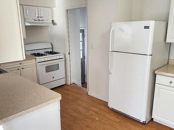 Roomy kitchen