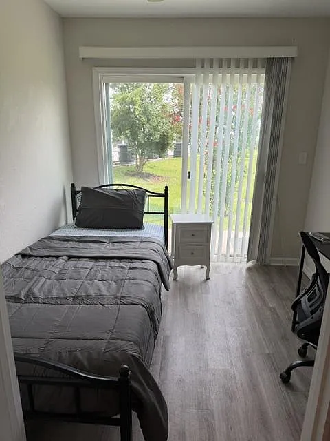 4 bed, 2.0 bath, 1250 sqft, $979 — Photo 2