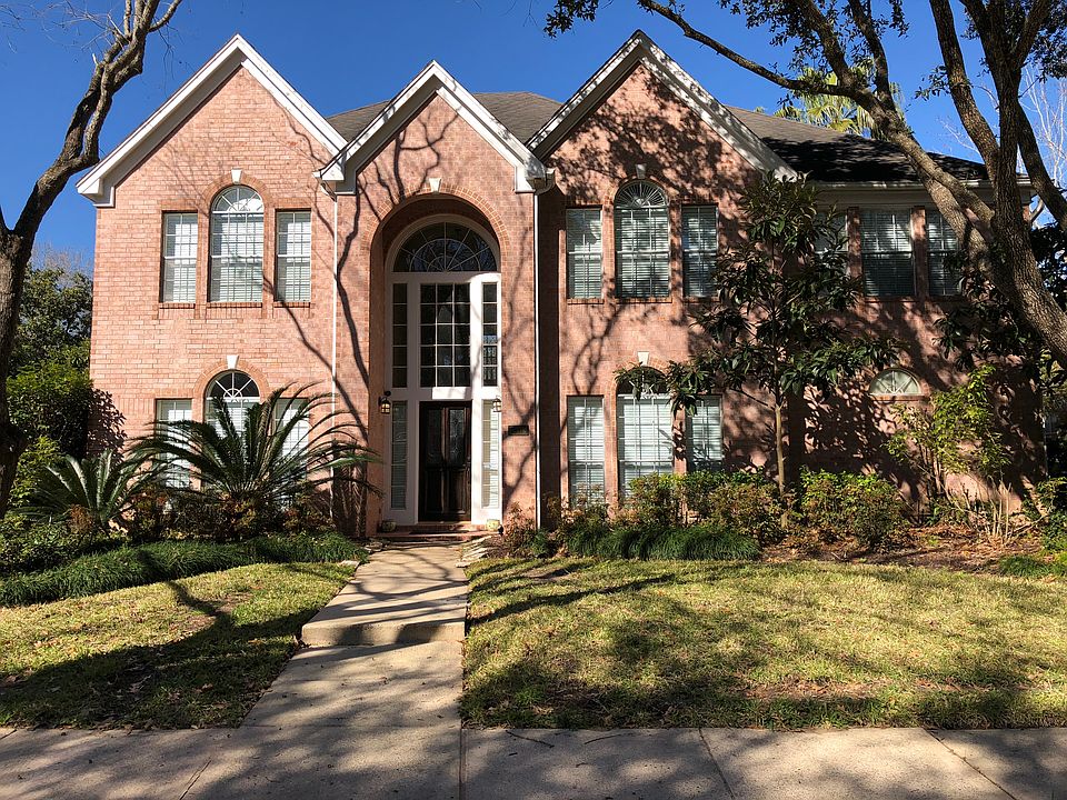 5 bedroom, 3.5 bath. Ready!
