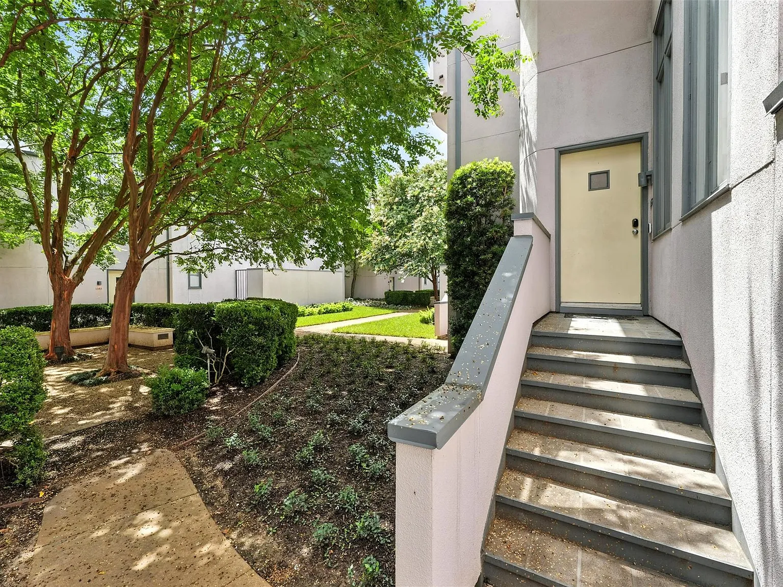 2 bed, 2.5 bath, 1644 sqft, $2,600 — Photo 2