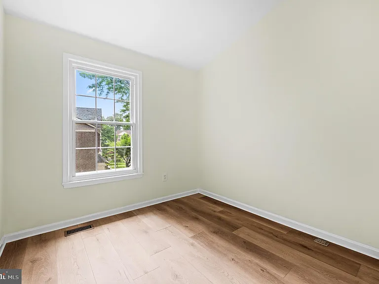 2615 Chivalry Ct — Photo 38