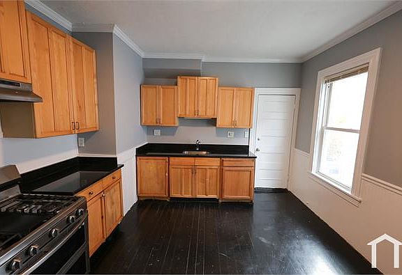 2nd image of 14 Hartwell St #3