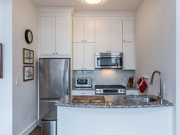 2nd image of 655 Franklin Ave APT 4F