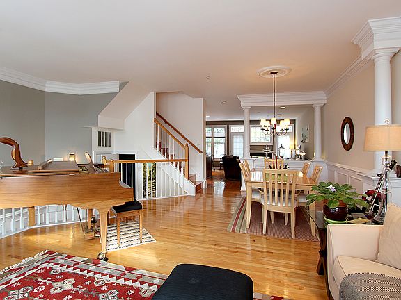 5th image of 1132 Regal Oak Dr