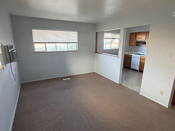 4th image of 908 W Lake Ave #4