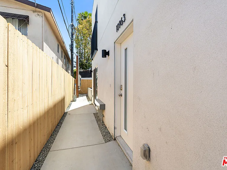 10963 Calvert St #1/2 — Photo 8