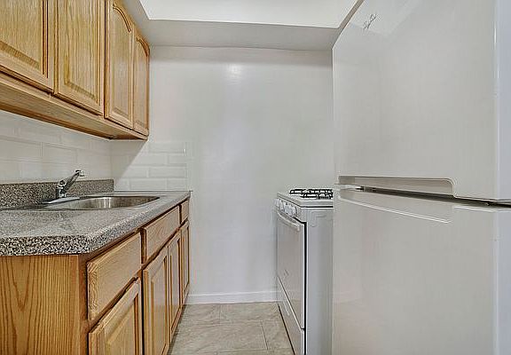 4th image of 78-14 153rd Ave #D