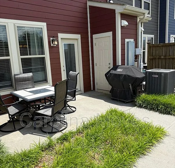 604 Springbank Aly — Photo 18