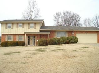 2755 E Imperial Cir, Springfield, MO 65804